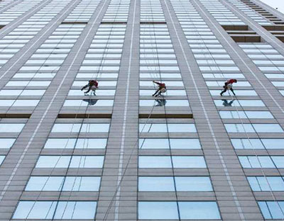 清洗業(yè)惡性競爭存隱患高樓大廈有“毀容”危險(xiǎn)